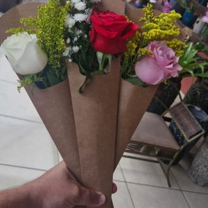 Botão de rosa no Kraft