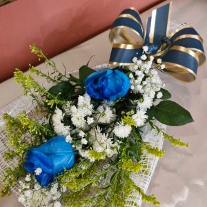 Buque ramalhete 2 rosas azuis